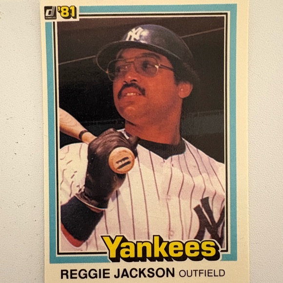 Three Sports Trading Cards: Joe Montana, Bo Jackson (Football), Reggie Jackson - Picture 4 of 7